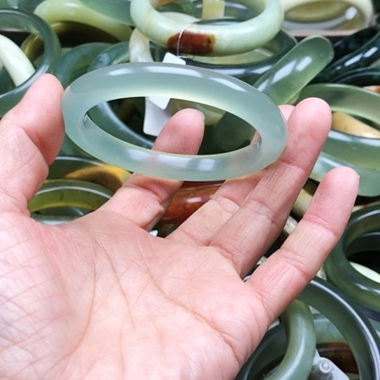 蛇纹石玉手镯未镶嵌