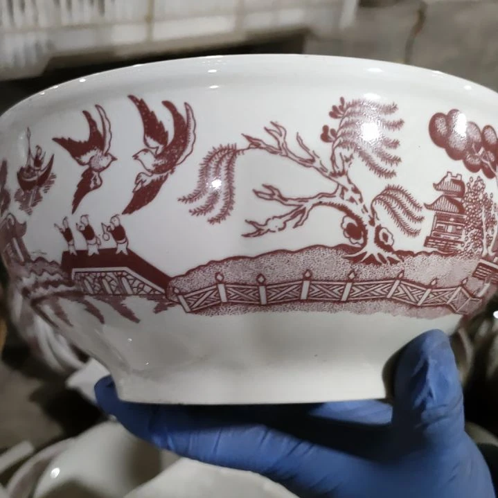 摆件盘子碗茶壶啥都有