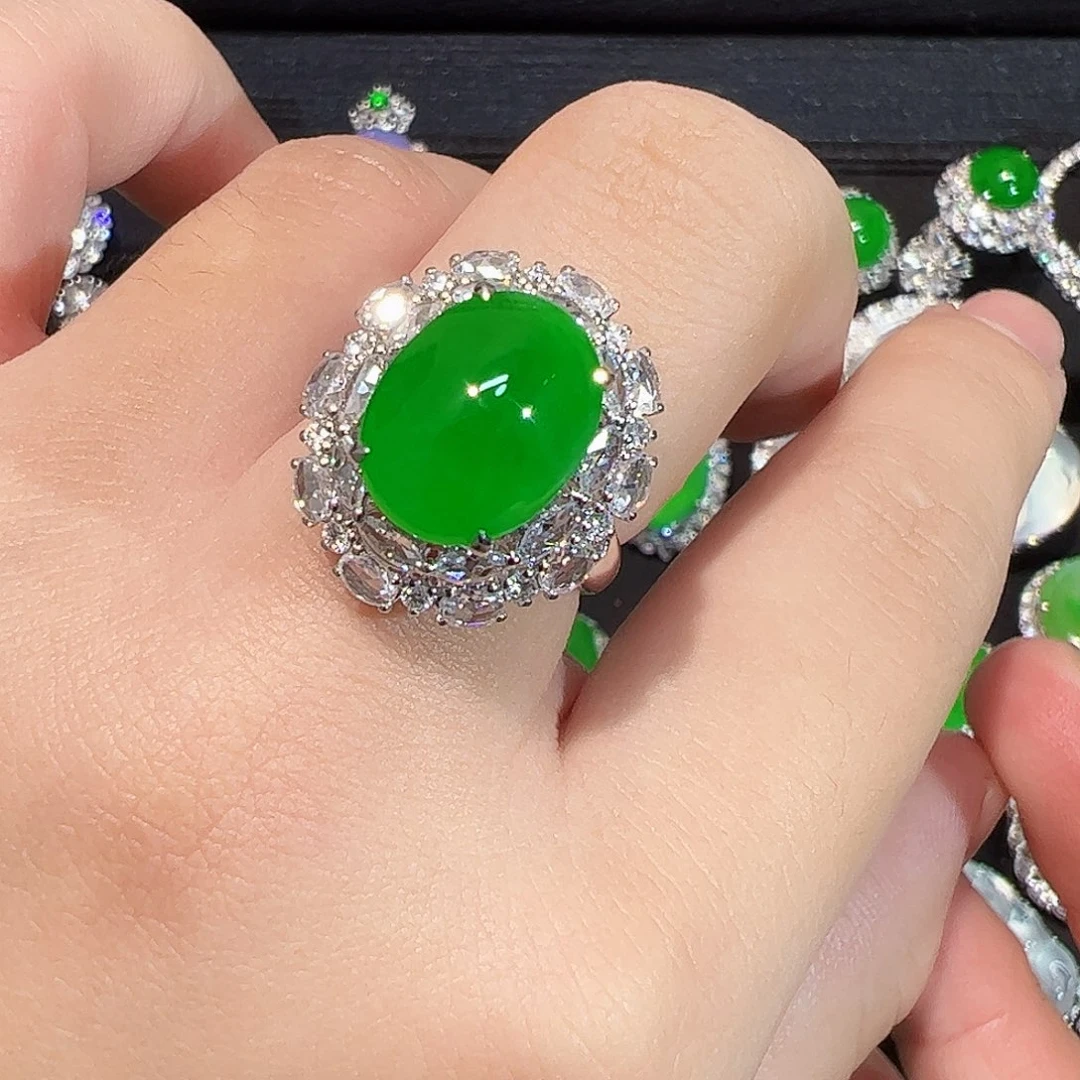 翡翠18K金镶嵌戒指蛋面