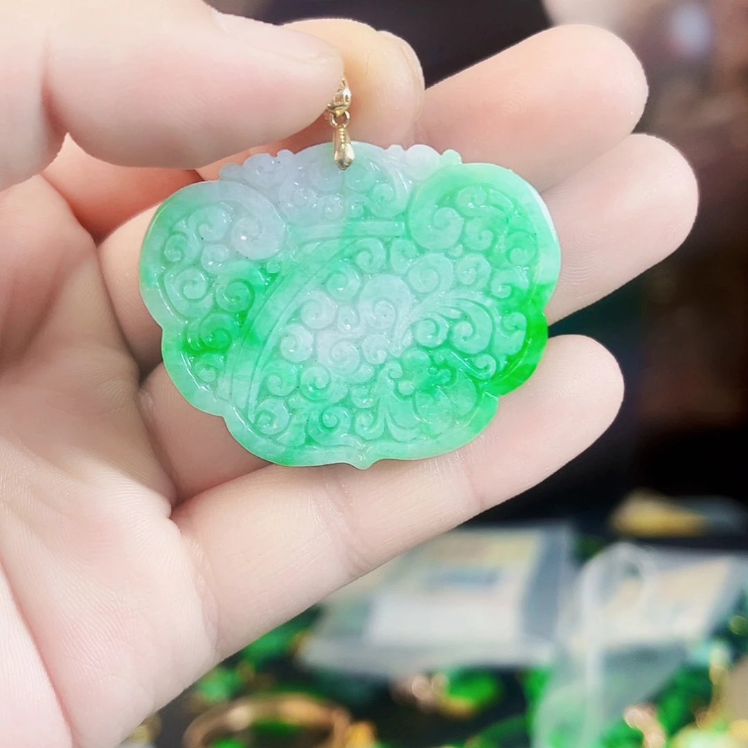 翡翠颈饰18K金镶嵌吊坠