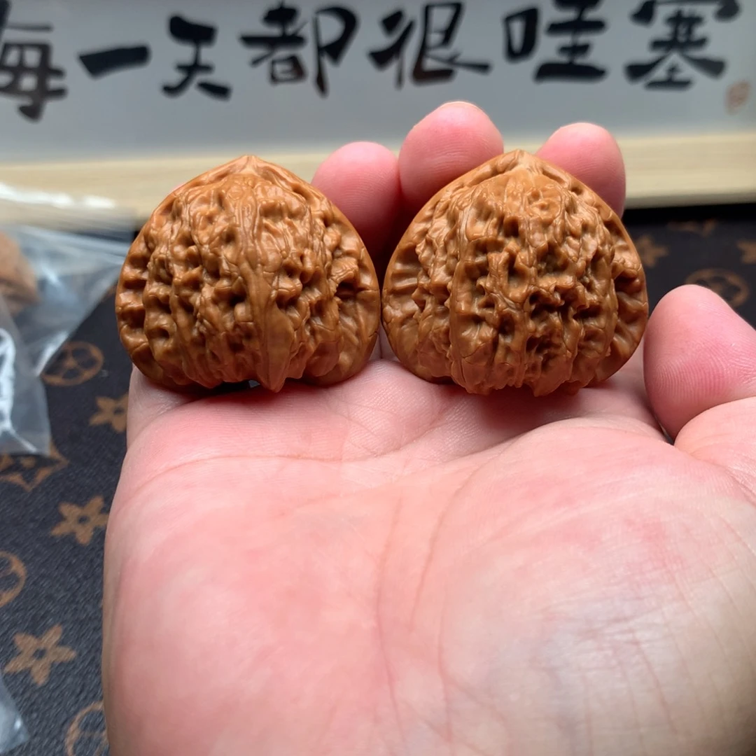 文玩核桃把件三角白