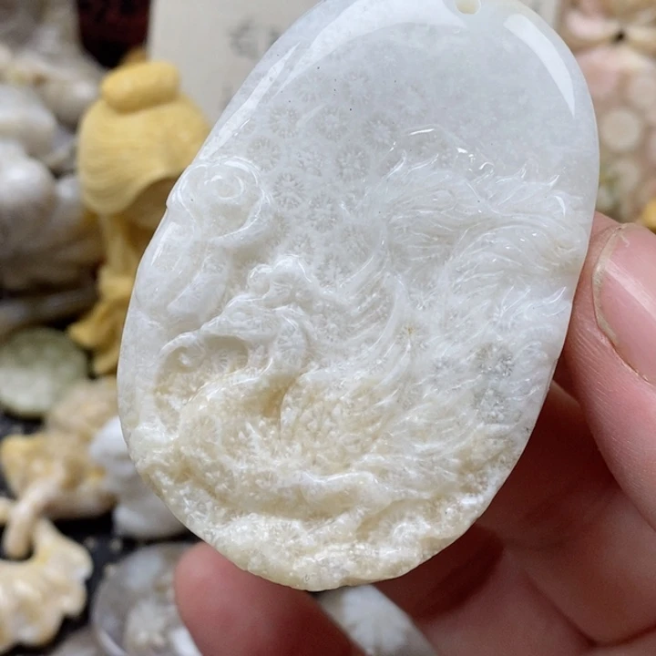 颈饰未镶嵌硅化珊瑚（珊瑚玉）有瑕