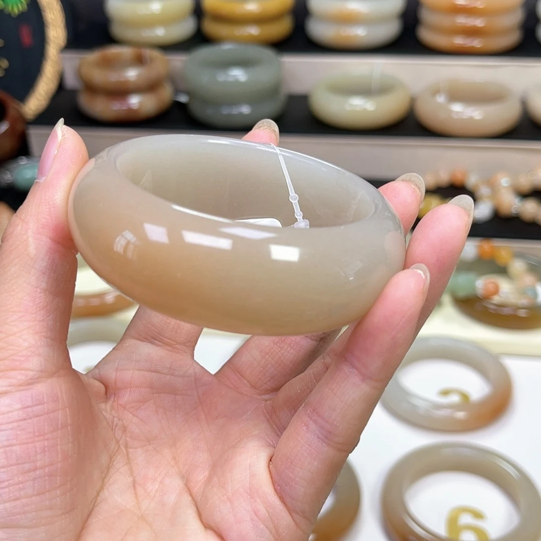 【闪购商品】石英质玉手镯未镶嵌_***姐