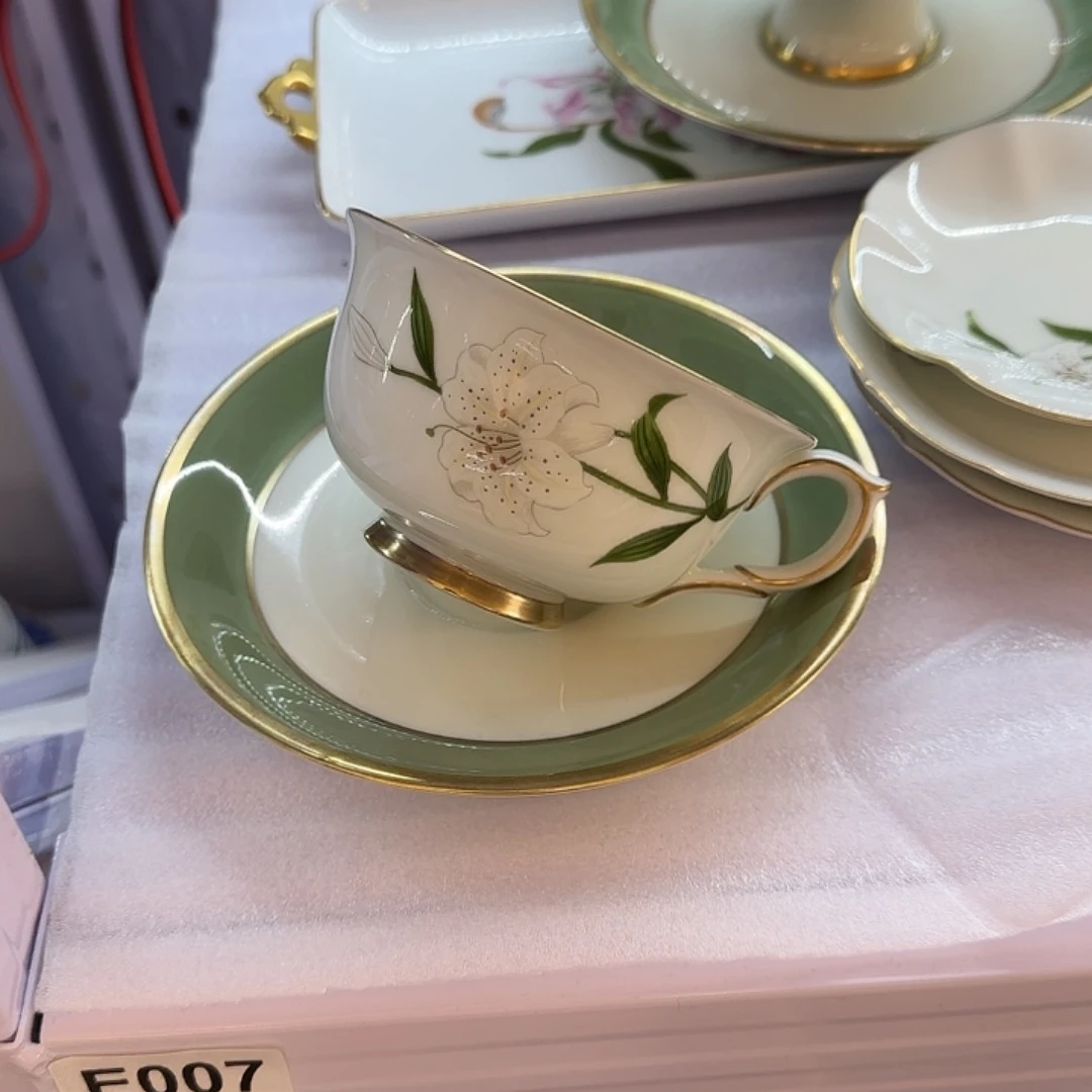 茶盏哈哈哈哈这不是我们吗