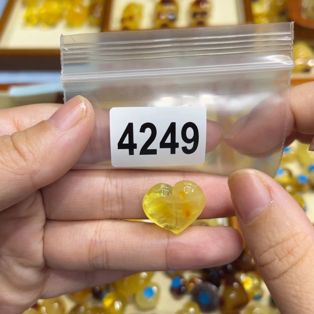 琥珀未镶嵌珠宝奇石