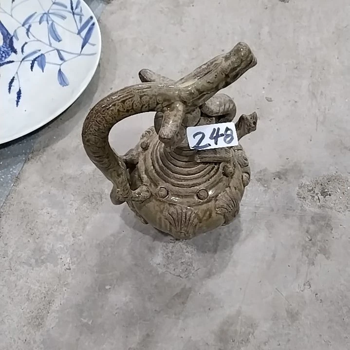 瓷器黄色的形状的B****Y
