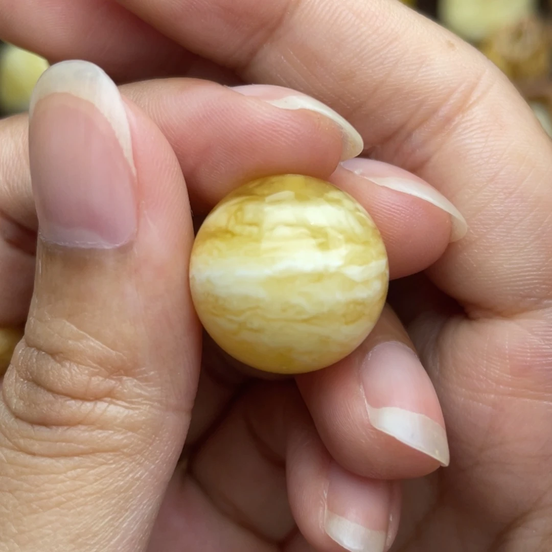 琥珀未镶嵌颈饰金瓷白虎皮千层