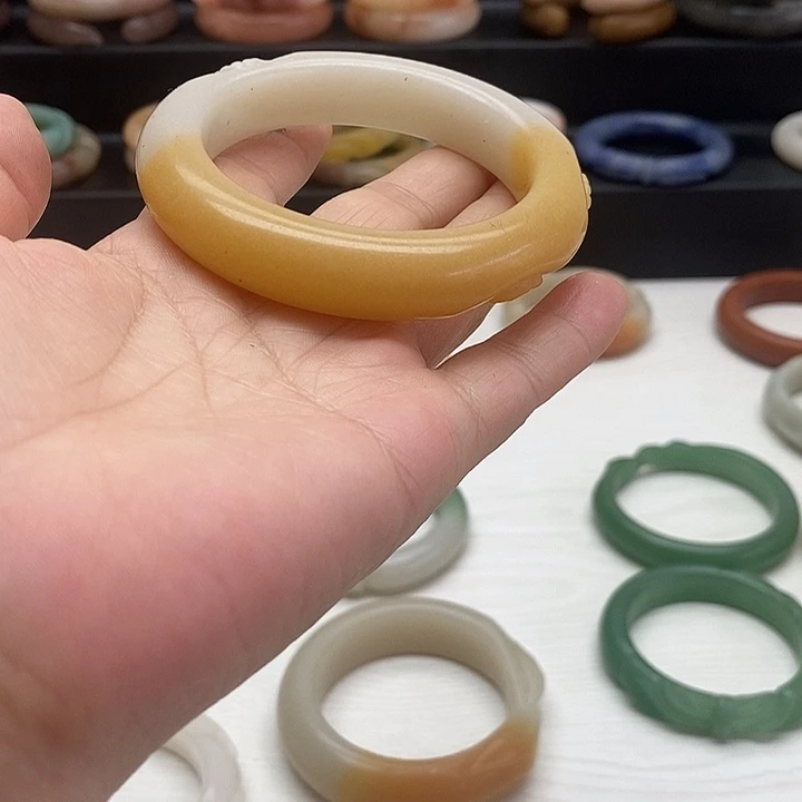 石英岩玉手镯未镶嵌