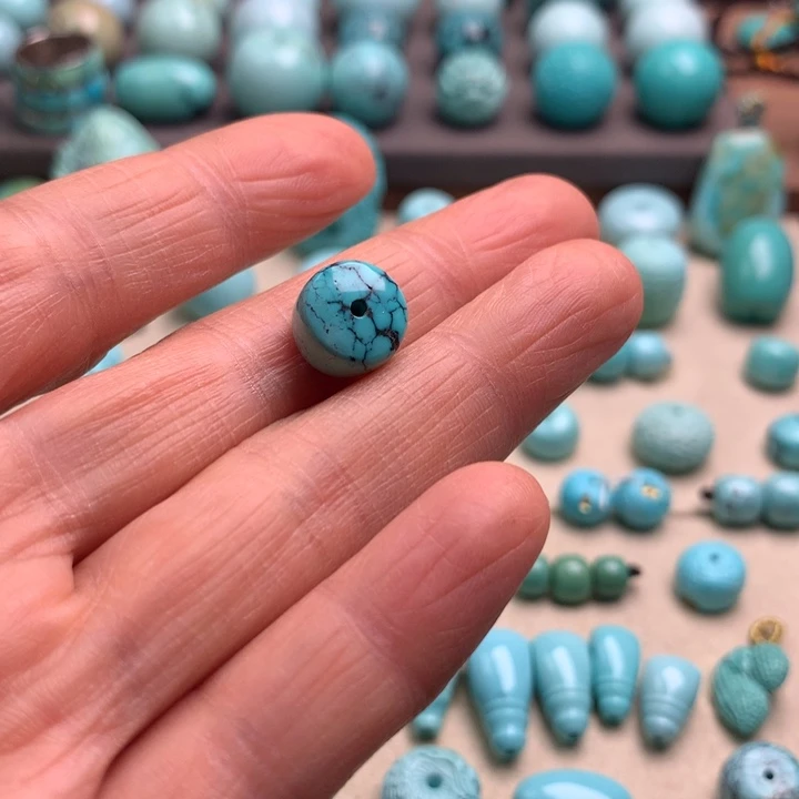 绿松石未镶嵌颈饰