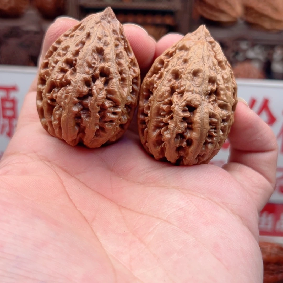 东***子文玩核桃吊坠草莓