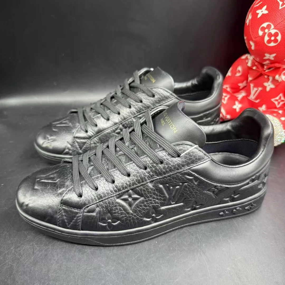 95新 LouisVuitton/路易威登 黑色浮雕老花板鞋39欧码 ddm2583