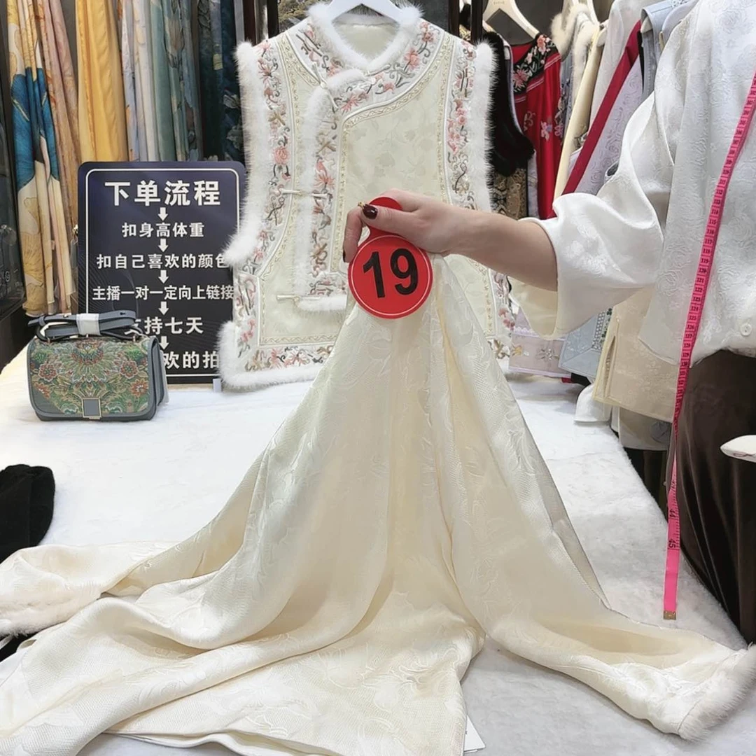 【闪购商品】织绣“****草苏绣等艺术品的收藏品中有不少珍品