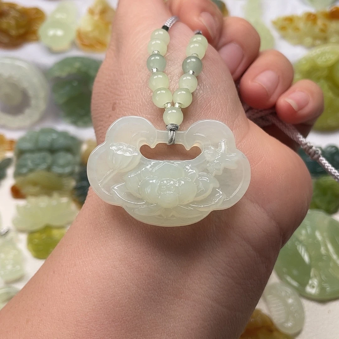 蛇纹石玉未镶嵌颈饰