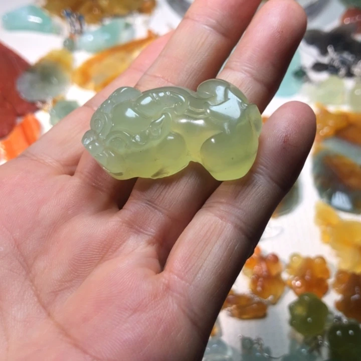 蛇纹石玉未镶嵌耳钉
