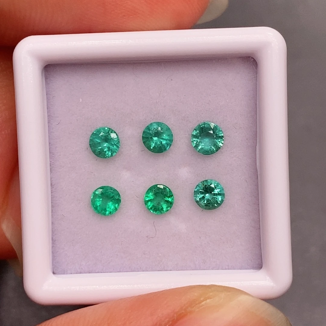 裸石祖母绿120一粒，仅供展示，挑好上定向