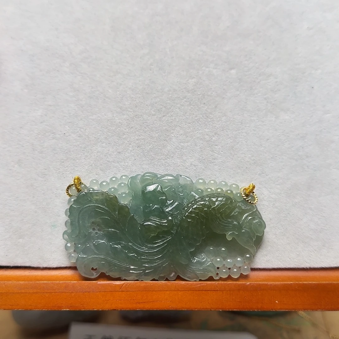 翡翠未镶嵌吊坠(赠链)