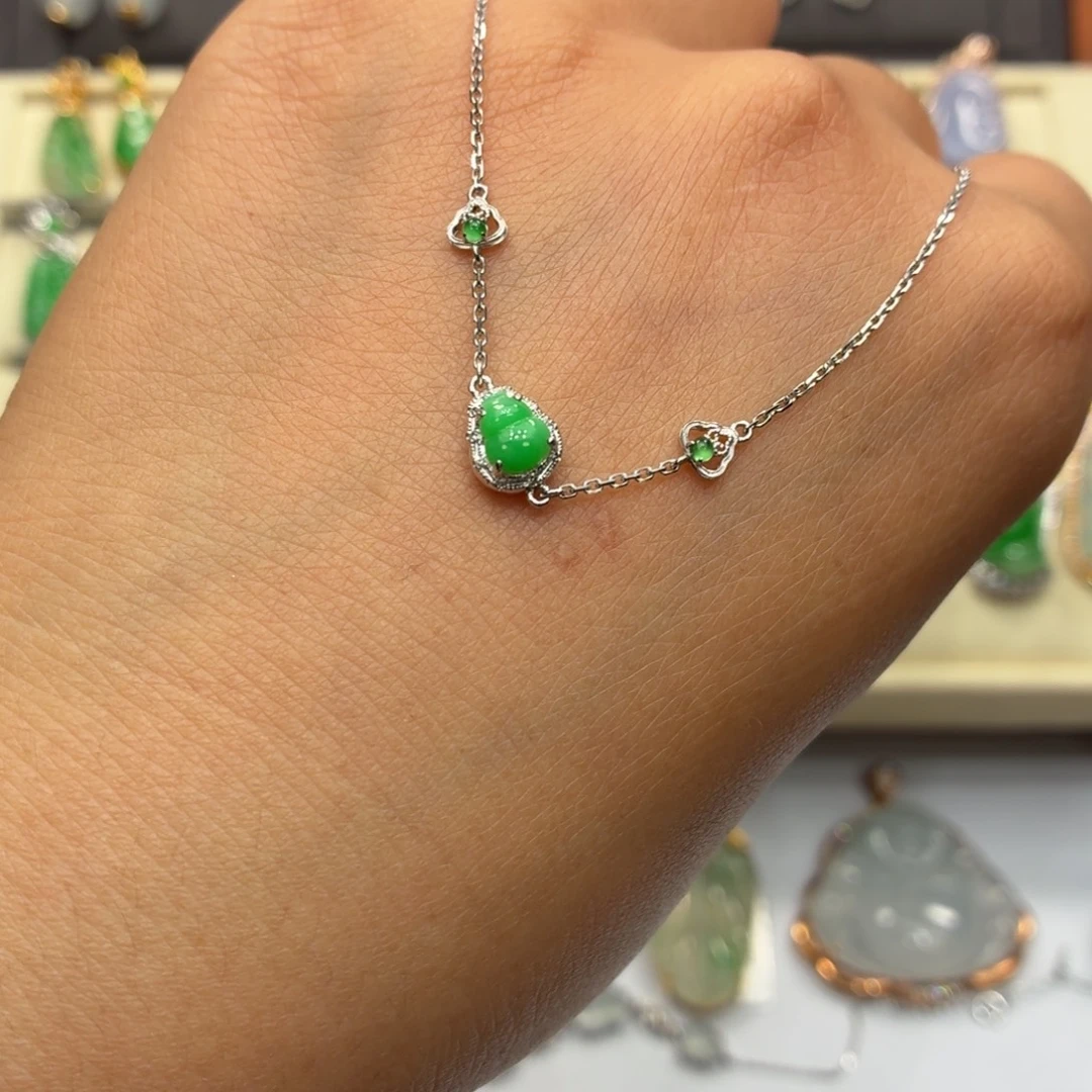 翡翠18K金镶嵌颈饰