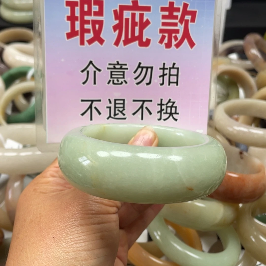 宁***海石英质玉未镶嵌手镯