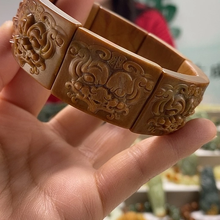 透闪石质玉手牌，微瑕未镶嵌