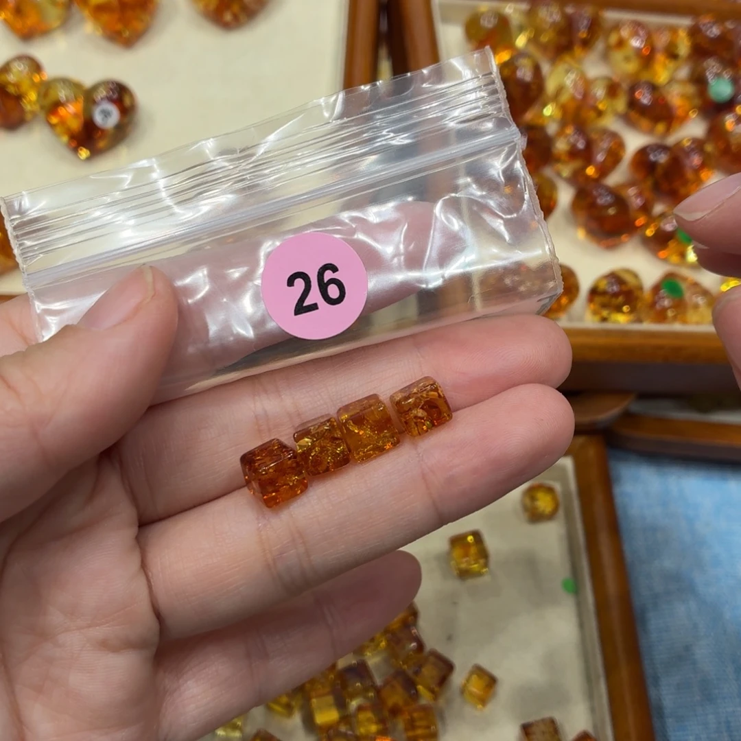 琥珀未镶嵌珠宝奇石