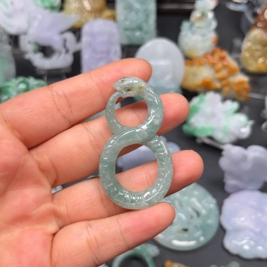 翡翠未镶嵌颈饰翡翠