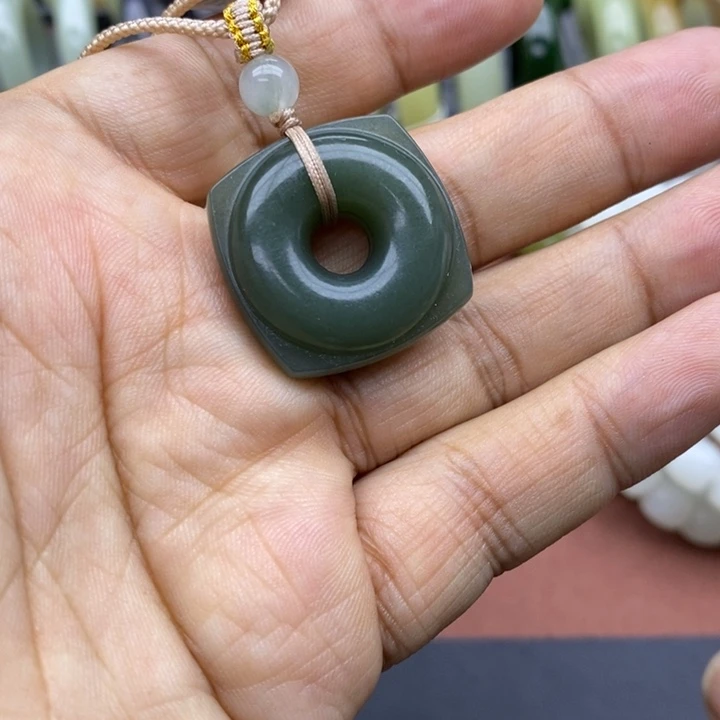 M***y和田玉未镶嵌吊坠(不含链)