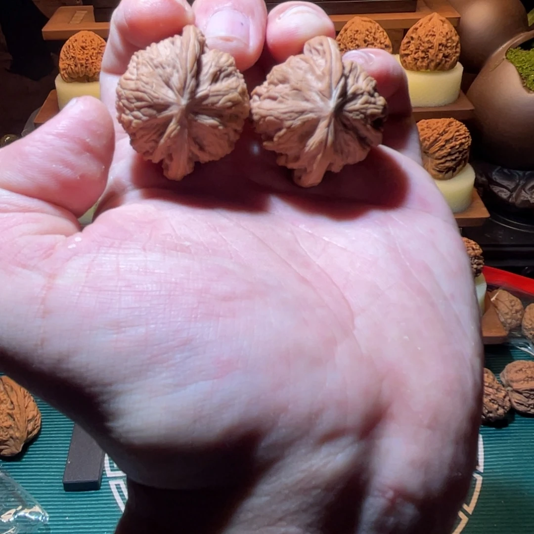 文玩核桃吊坠正磨