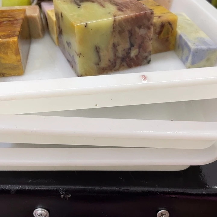 青田石与****鱼混合各种石