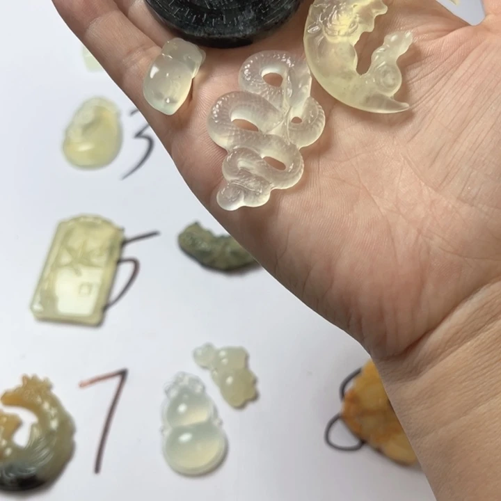 紫***蘇合金蛇纹石玉颈饰