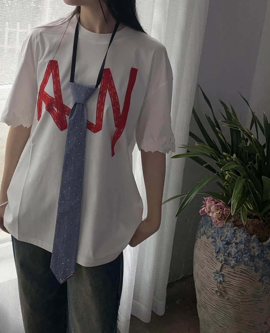 Annenono时尚休闲百搭字母蕾丝短袖