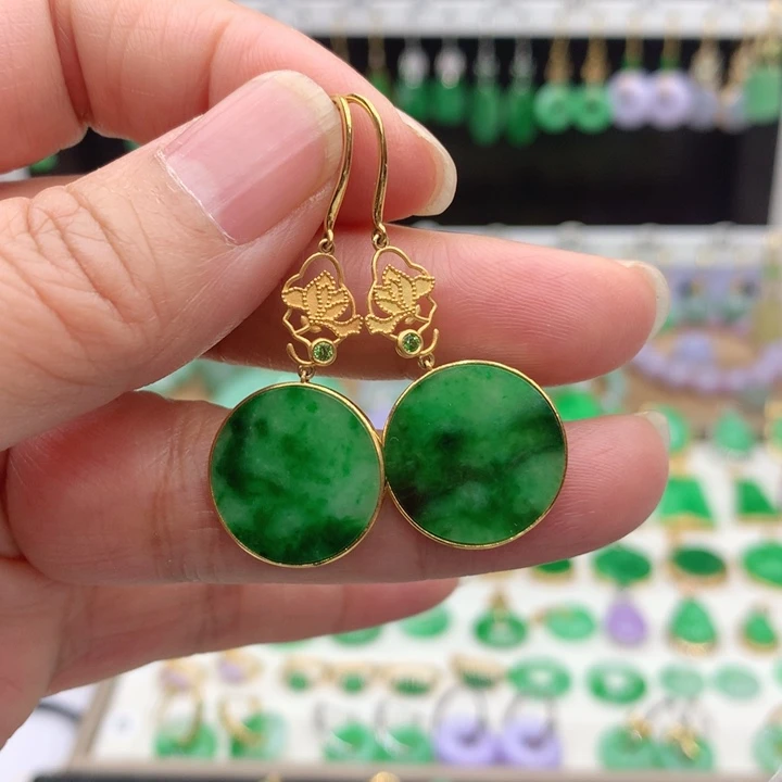 翡翠18K金镶嵌耳饰的