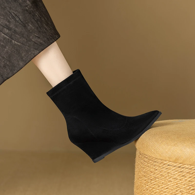坡跟高跟瘦瘦靴女秋冬新款弹力靴网红时尚百搭显瘦黑色尖头短靴女