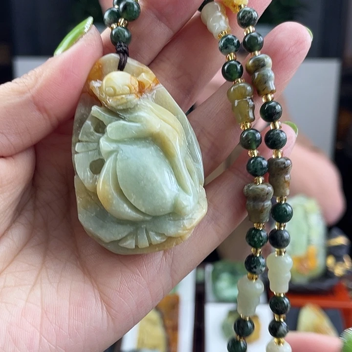 蛇纹石玉未镶嵌颈饰