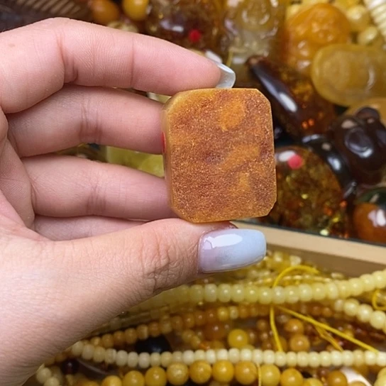 未镶嵌琥珀珠宝奇石