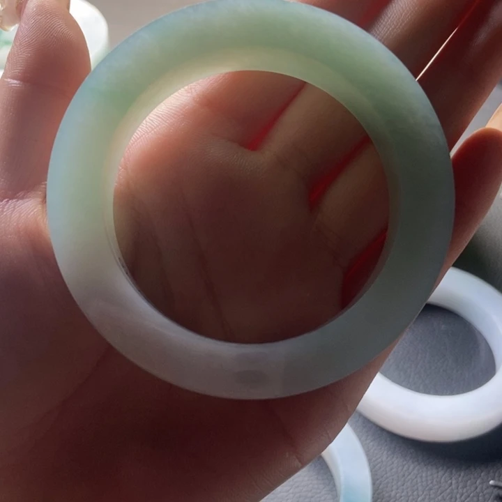 男***员定制翡翠未镶嵌我