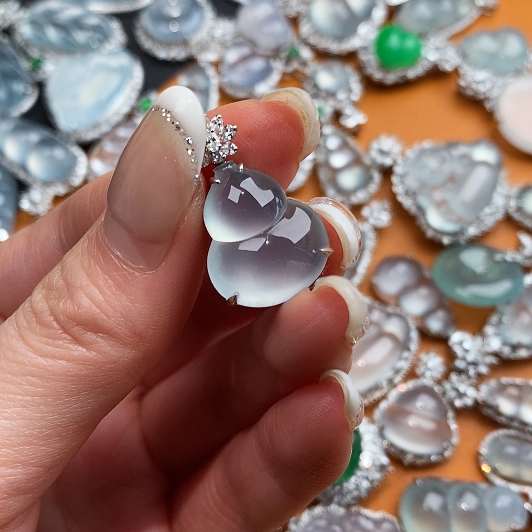 翡翠18K金镶嵌吊坠(赠链)