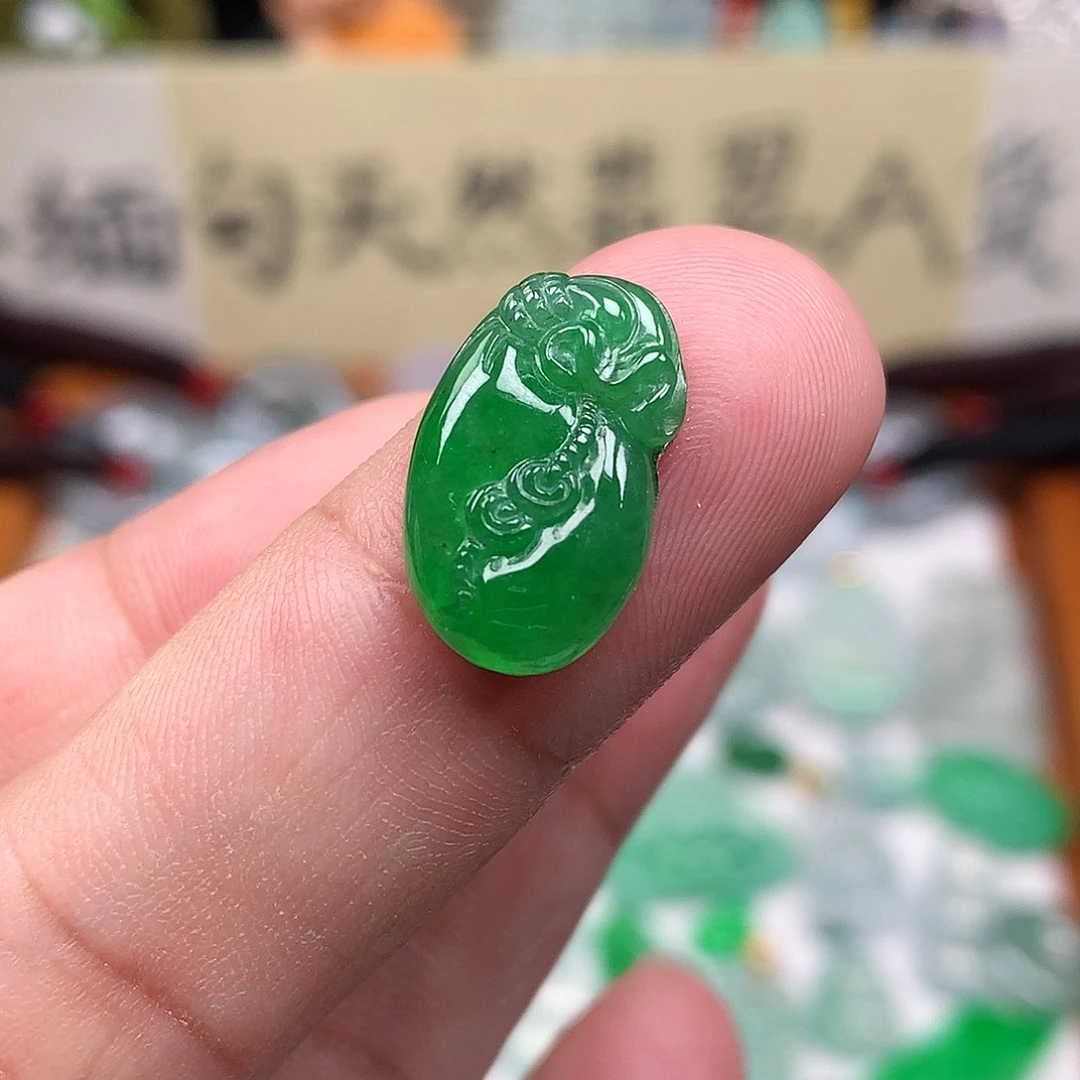 翡翠散珠缅甸天然A货翡翠阳绿钱袋子