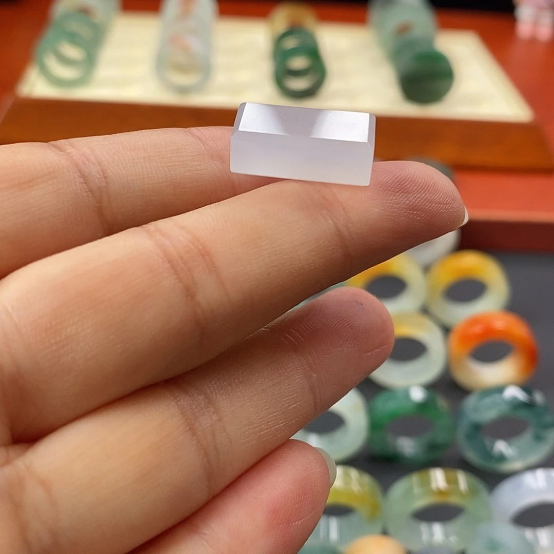 英***中定制翡翠未镶嵌翡翠