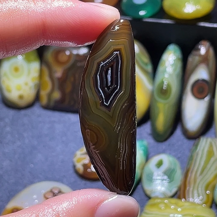 玛瑙/玉髓未镶嵌珠宝奇石