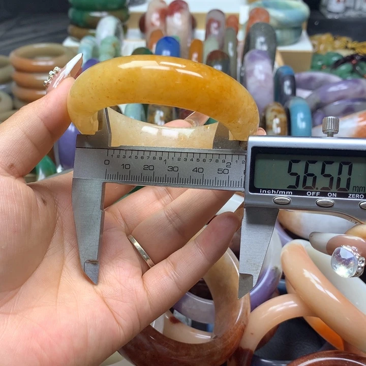 未镶嵌手镯石英质玉