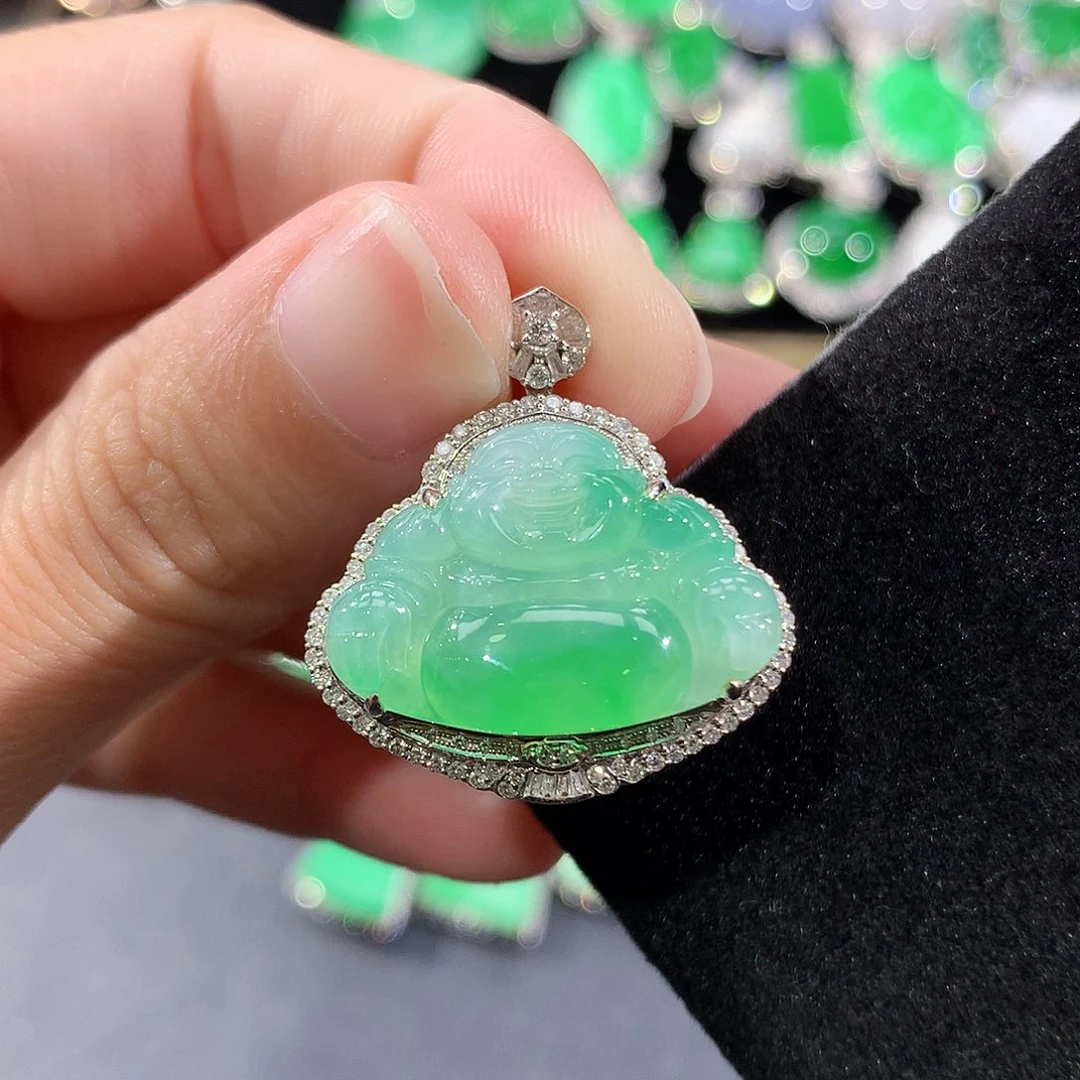 翡翠18K金镶嵌颈饰