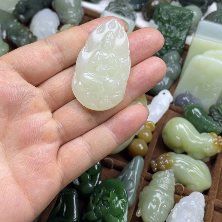 用***3和田玉未镶嵌颈饰