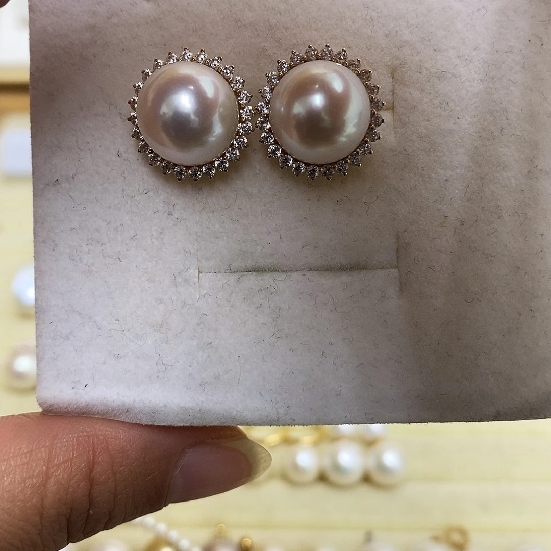 淡水珍珠18K金镶嵌耳饰