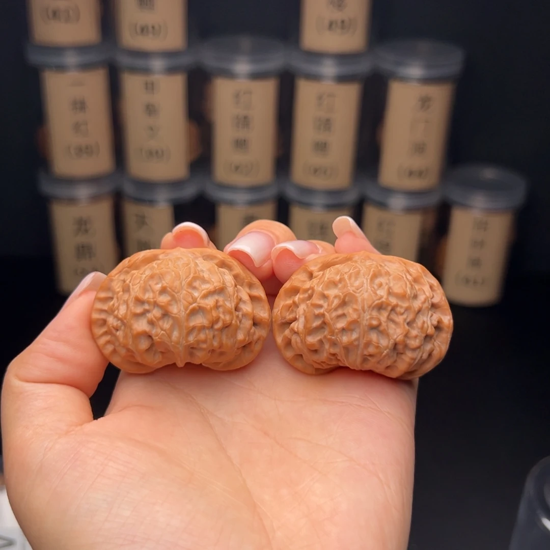 最***狗吊坠文玩核桃宫灯