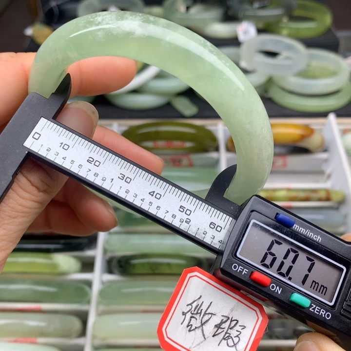 蛇纹石玉未镶嵌手镯549