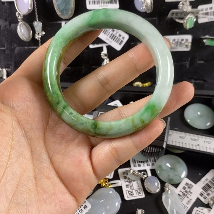 堂***正颈饰未镶嵌翡翠颈饰未镶嵌翡翠