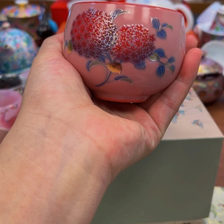 花花绿绿地在火山上分享
