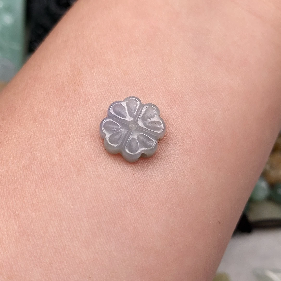 翡翠未镶嵌颈饰四叶草