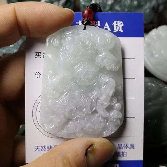 翡翠未镶嵌颈饰挂件