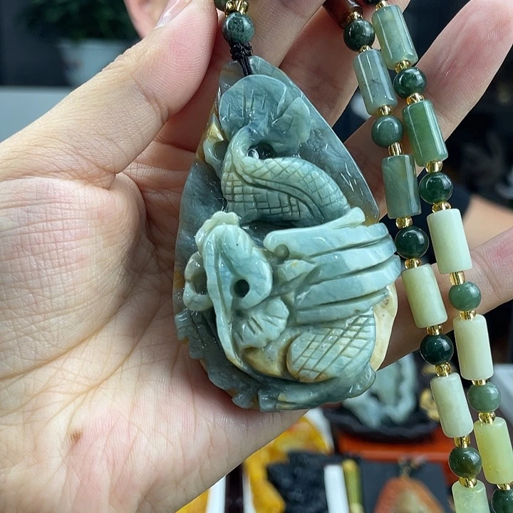 蛇纹石玉未镶嵌颈饰